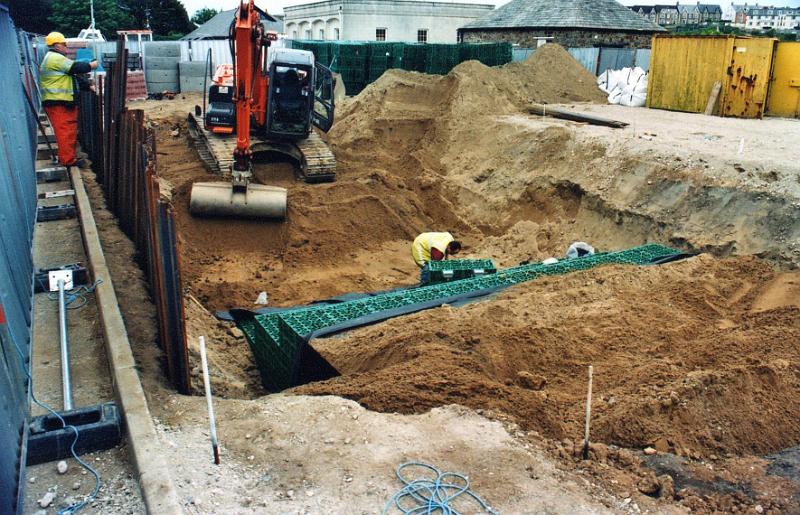 budecanal008.jpg - Drainage cages being installed