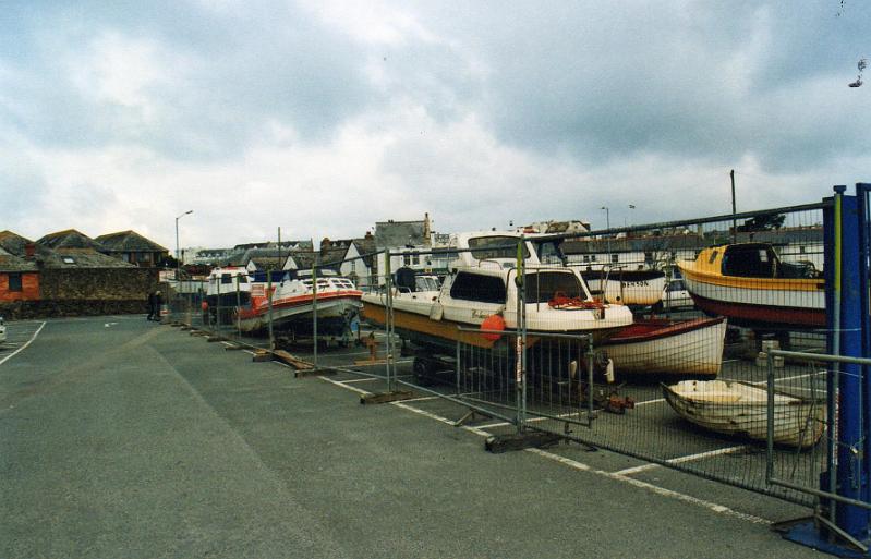 budecanal025.jpg - Boats in compound