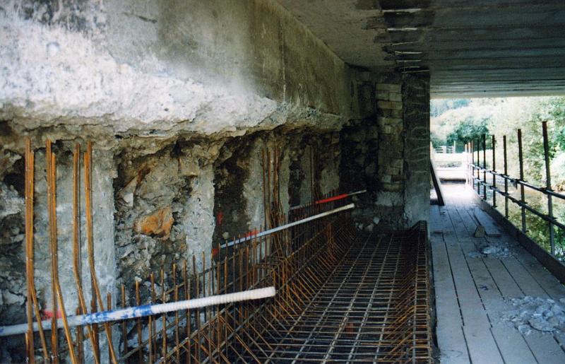 budecanal012.jpg - Concrete laid on first section of new walkway