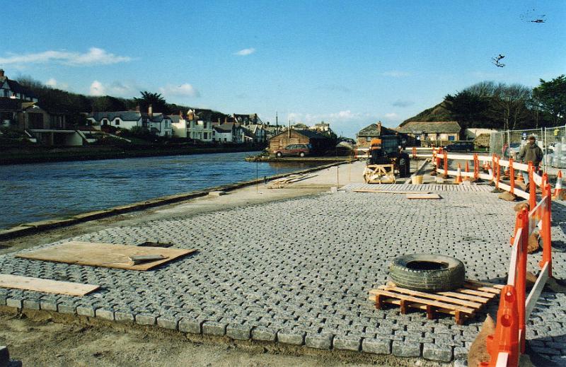 budecanal021.jpg - New setts laid by edge of canal