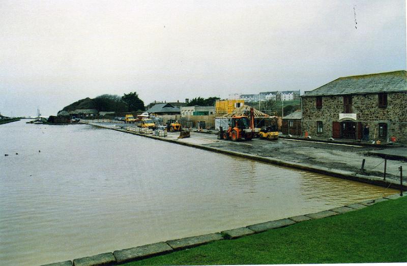 budecanal023.jpg - From Falcon Bridge towards Brasserie and Boat House