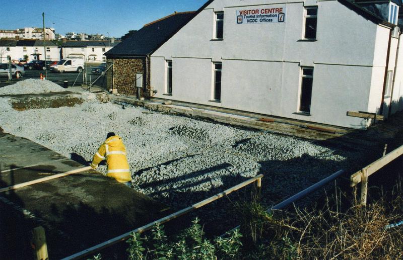 budecanal030.jpg - Hardcore laid to take steel girders