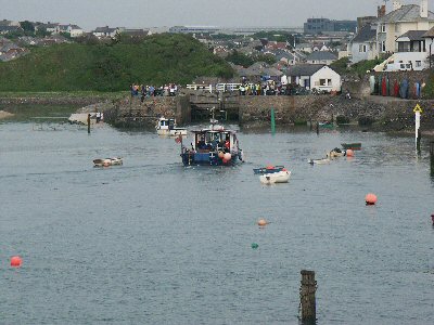 "Nancy Ann" approaching Bude Sea Lock